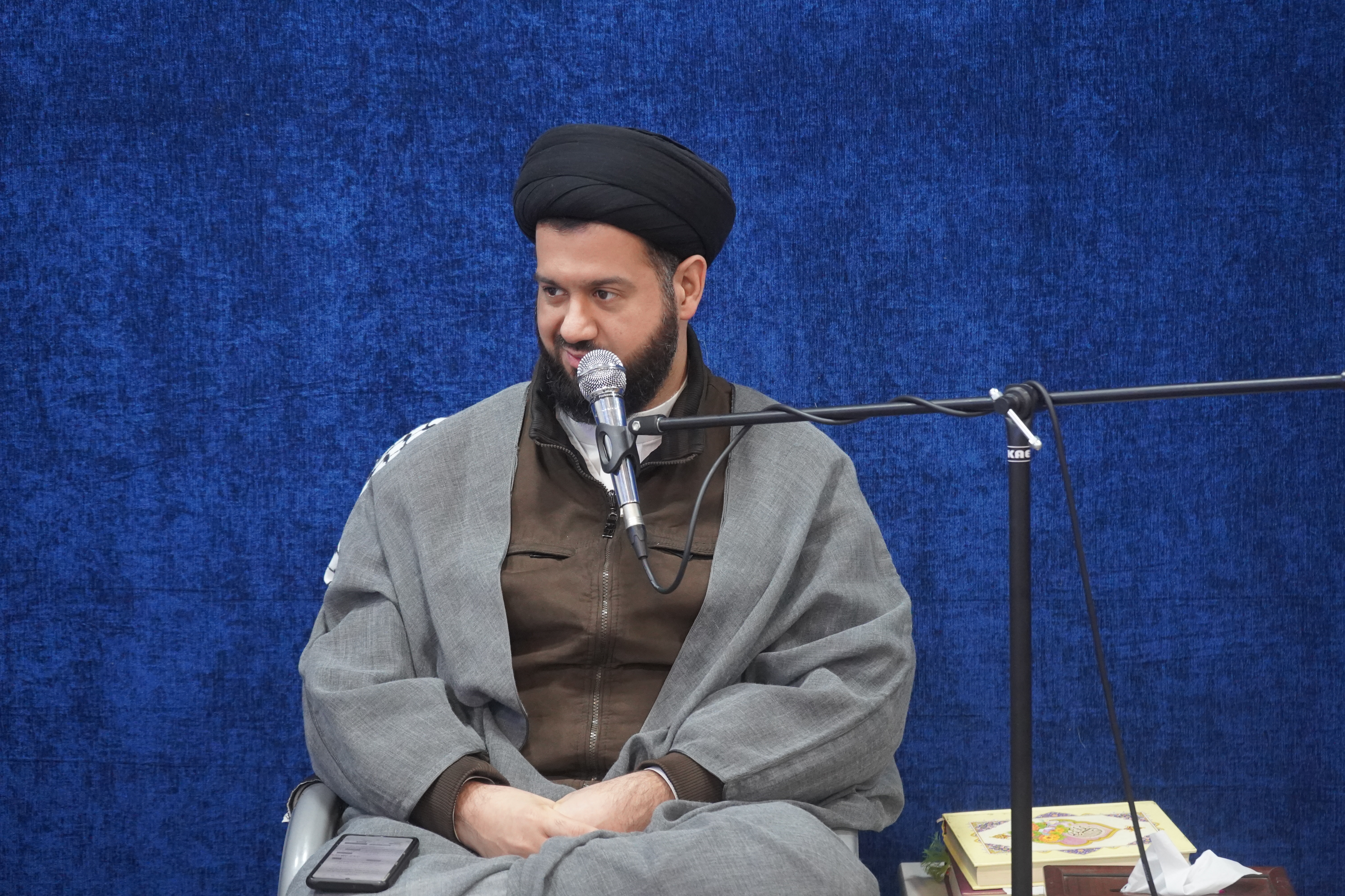 محاضرة للسيد محمد الهاشمي حفظه الله، عن اهتمام الأئمة (سلام الله عليهم) بالقراَن الكريم.